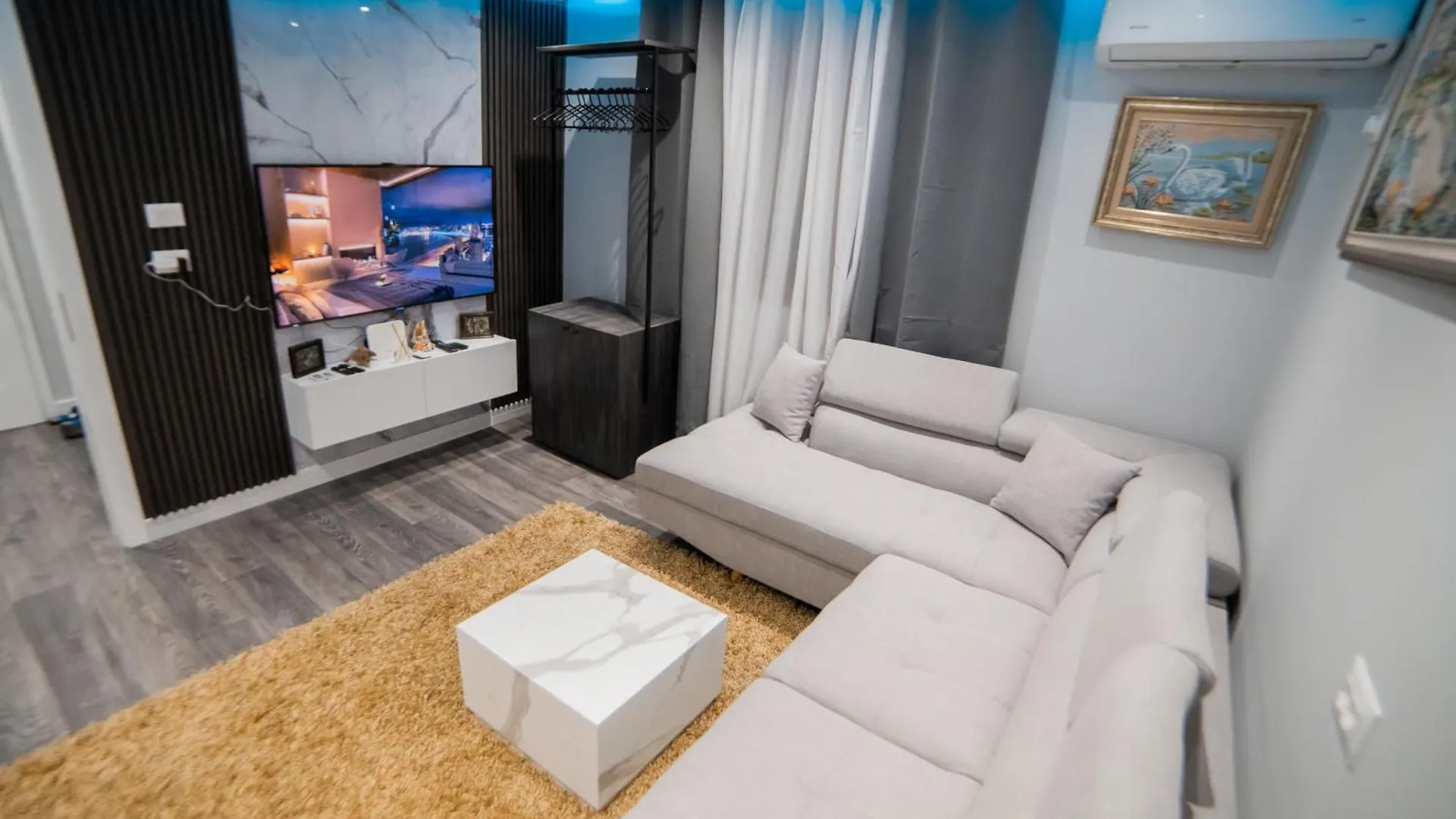 Luxury Apartment Square 21 Tirana 0*,