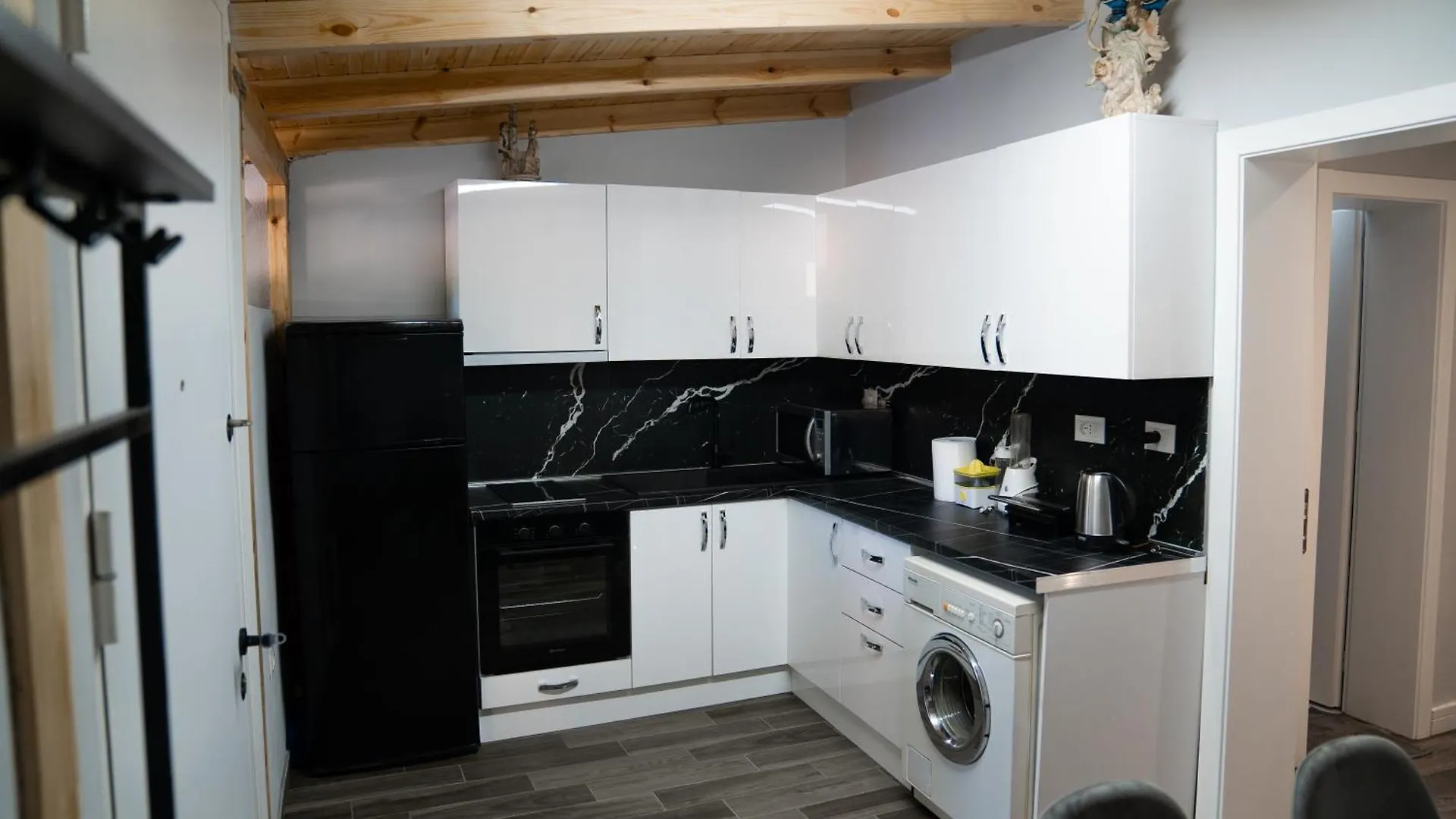 Luxury Apartment Square 21 Tirana 0*,  Albania